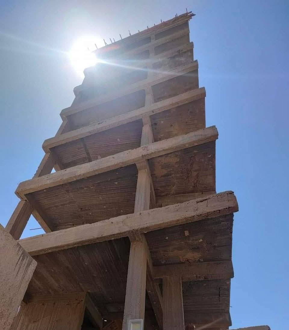 بيع او (يدخل شريك من اجل إكماله)
هيكل فندق شارع الصادق (محلة البراق) فرع مصرف الرشيد 8 طوابق + دبل سرداب
-المساحة الارض 48م  مع الفضاء 65م
-سند مستقل باسم شخص واحد 
-التصميم المتفق عليه شقق (كل طابق شقه) اذا اكتمل الوارد لا يقل 5 مليون شهريا 
بقية التفاصيل تواصل خاص او واتساب ***********

-نستقبل عروضكم العقارية لدينا طلبات من خلال تواصل خاص او واتساب
