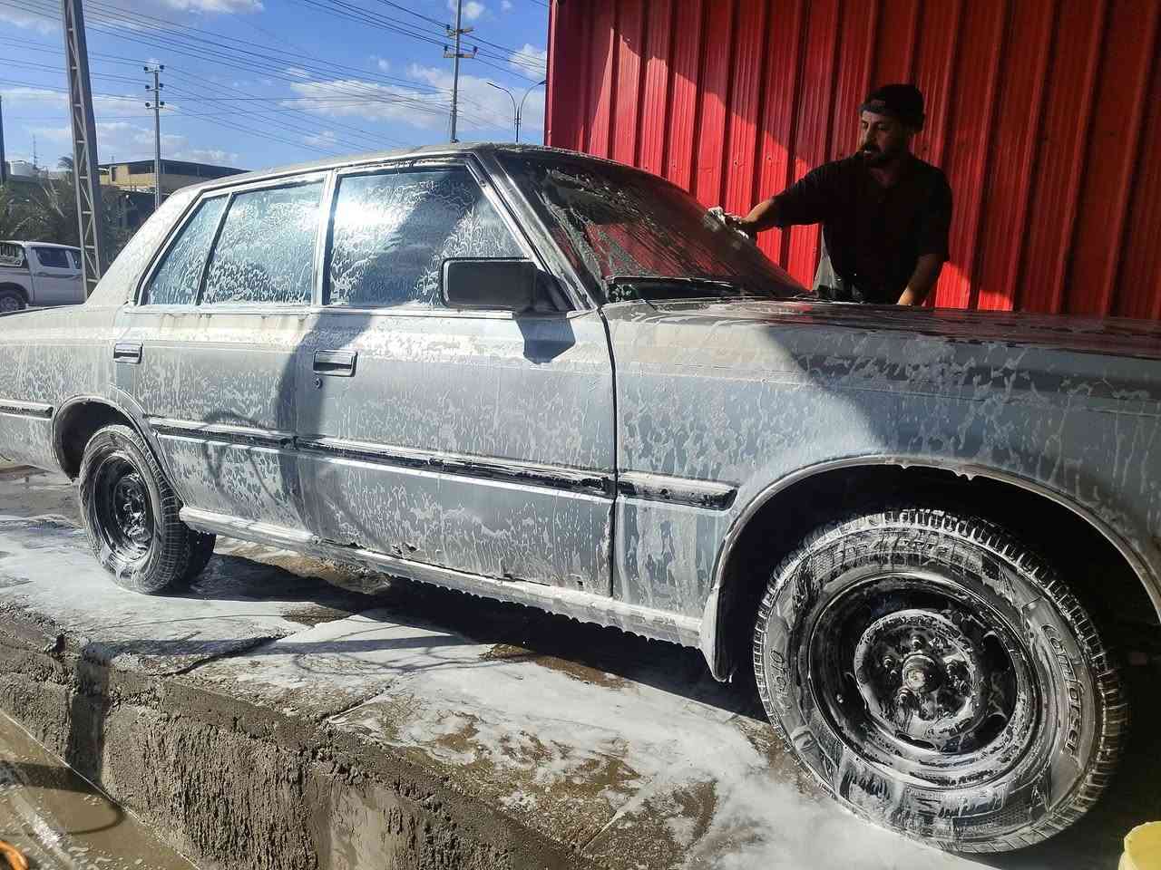 السلام عليكم 
سوبر موديل 82 
لون سمائي
سعرها 30 وبيهامجال قليل 
محرك 2.500 vvt وكير 
جدد
رقمي ***********
