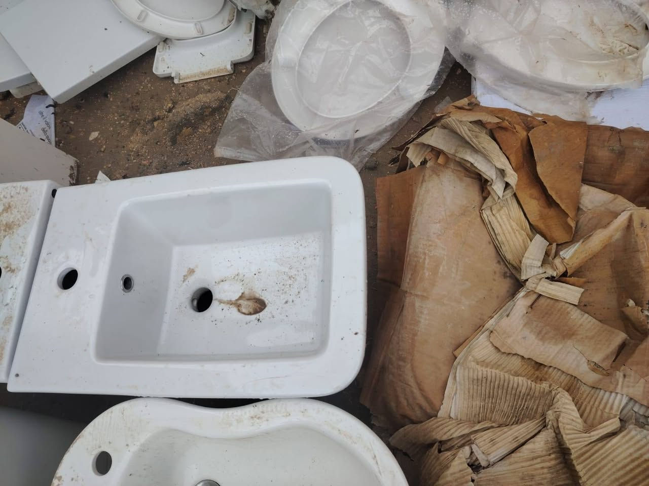 للبيع مغاسل ومقاعد غربيه جديد الصلي سعر 12 الف *********** مكاني رميثه
