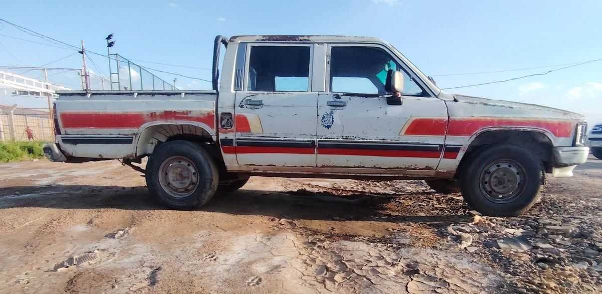 السلام عليكم للبيع بيكم  موديل 1988 رقم واسط  تحويل مباشر السياره علا البلاد كفاله  عامه  كير مكينه  كشر    بيع او المراوس   الشراي يتصل اوبالخدمه ***********
