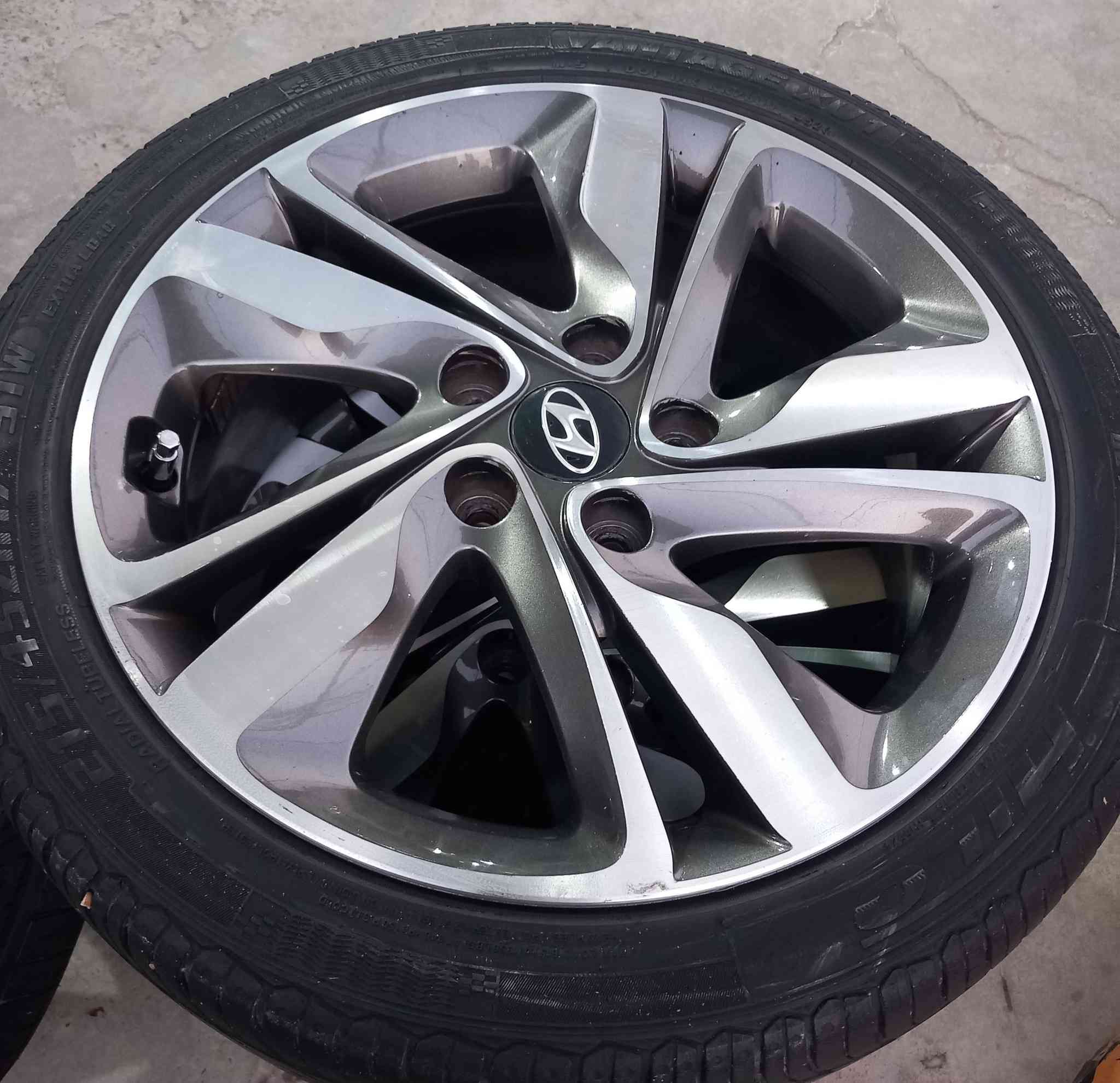 السلام عليكم...5 ويل كب 17 اصلي النترا + 5 اطارات 215/45/17 ....  260 الف 
العنوان:بغداد الجديده
للاتصال:***********
