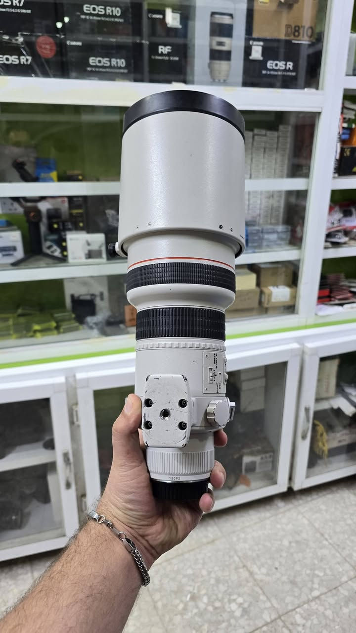عدسه كانون 300 ثابت 
سعره عدسه فقط 3 ملاين و250الف
كامره 1DX mark 2
سعر بدي فقط مليونين و900الف 
مكاني بابل ***********
