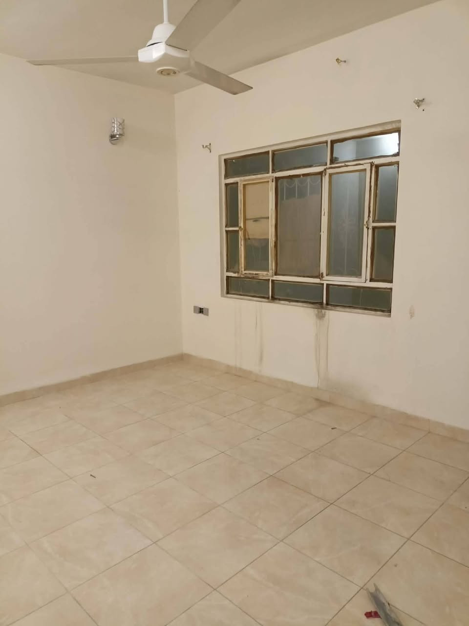 دار لليجار طابق ثاني منعزل كامل 
يحتوى الدار 
غرفتين نوم 
مطبخ 
استقبال 
صحيات 
سعره ايجار 250الف مع ماء كهرباء 
عنوان كركوك منطقه الخضراء قرب جامع سلطان عبد الحميد 
عقارات العاصمة 
استفسار تواصل مع ارقام التاليه 
***********
***********
