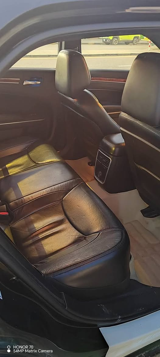 السلام عليكم جلايزر اوباما موديل 13 اكلين سياره بها قطعتين فتح لا اضربه ولا صبغ رقم هدهوك للبيع(***********)
