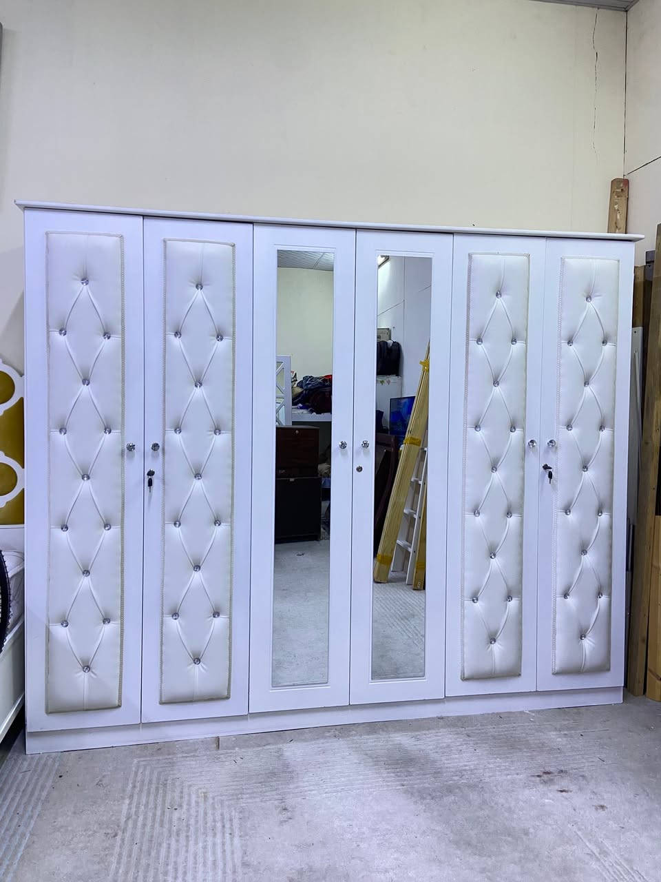 Sale furniture same like new 30998725


**إذا كنت صاحب هذا الإعلان وتريد حذفه لأي سبب، رجاءا أرسل رسالة إلى الدعم الفني**