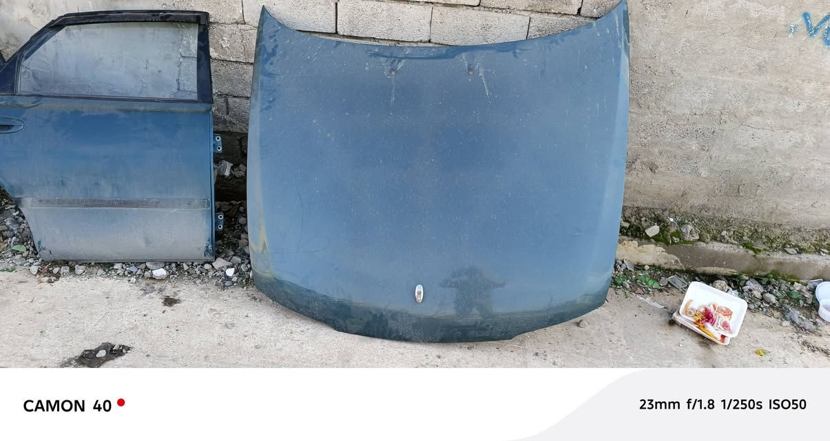 السلام عليكم
اربع ابواب ( بطاين ، وجامات ) كامل 
جاملغ 2 يمين ويسار 
وبوند 
السعر (300 الف ) وبي مجال للطيبين 

***********
