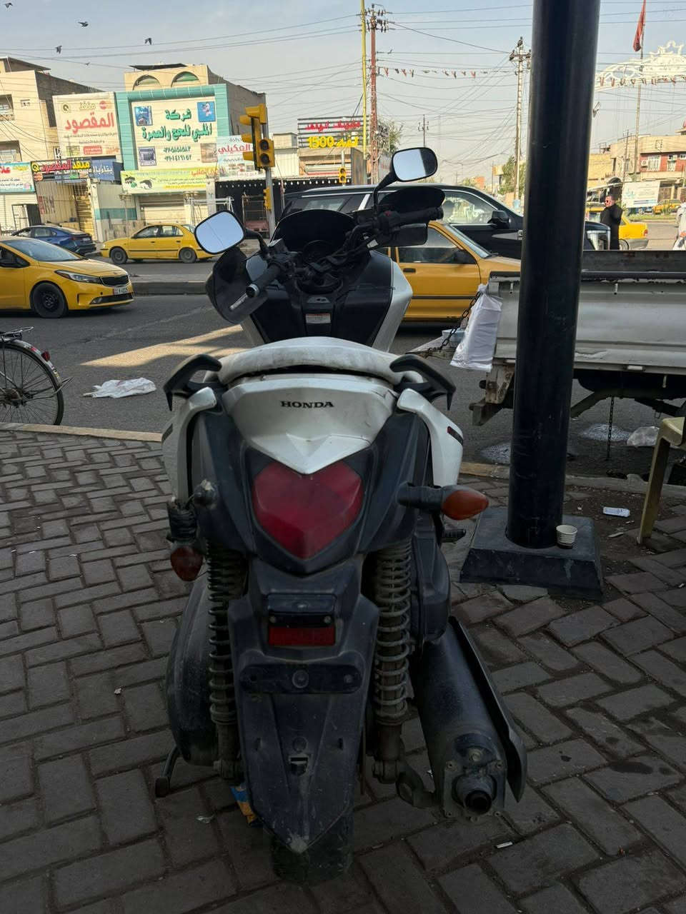 للبيع: هوندا فازا (Honda Faze 250) ياباني
دراجة غنية عن التعريف،
• المحرك: 250 CC ناعم 
• تبريد: راديتر (ماء) - حرارة مستقرة.

📍 المكان: سبع اقصور 
💰 السعر: مليون ٣٥٠ وبي مجال
📞 للتواصل: ***********
"الدراجة مال جناي وجاهزة

