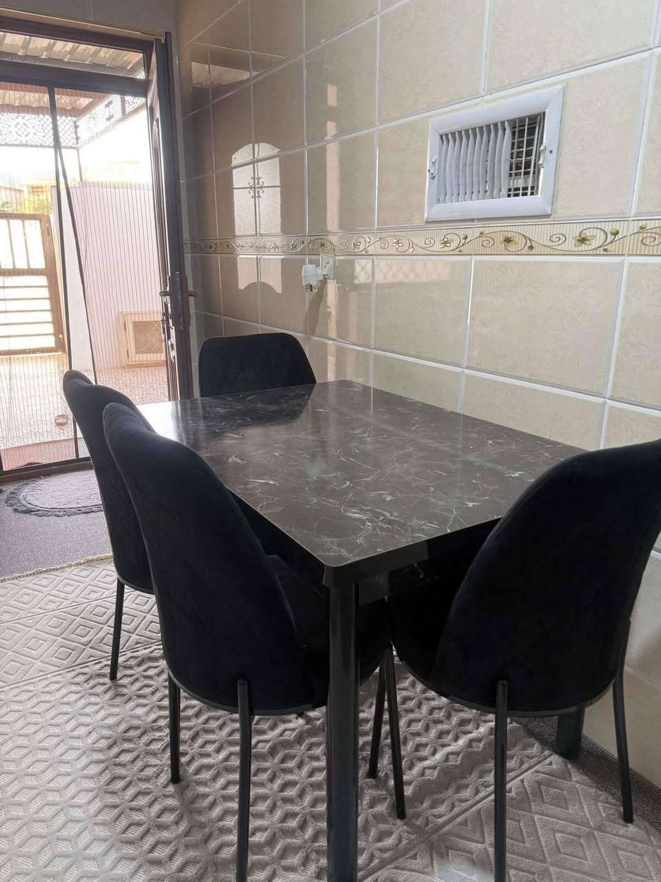 تاخم میزو کورسی بۆفرۆشتن پاک و بیعە یبە کە م بە کارهاتوە وە ک لوک وایە نرخ160هە زارو مجال شوێن هە ولیر***********
