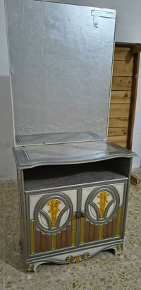 ميز مراية • نضيف • للبيع