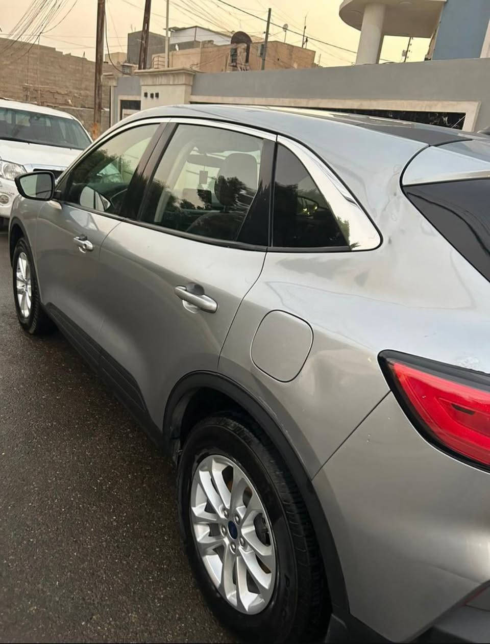 فورد سكيب هايبرد للبيع موديل 2022 لون رصاصي
محرك 2500 اقتصادي جدا  
رقم بغداد بسمي  
حادث  جنطة فقط 
هنا بارد 
رادار امامي 
اوتو ستوب 
اوتو هاند بريك 
گير ماوس 
شاشة وكاميرا
كاميرا خلفيه مع تحديد 
تحكم ستيرن جهتين 
النقطة العمياء بالمرايا الجانبية
بلوتوث اوامر صوتيه 
عداد السيارة 68 كيلو 

السعر 147 
للاستفسار الاتصال
***********
