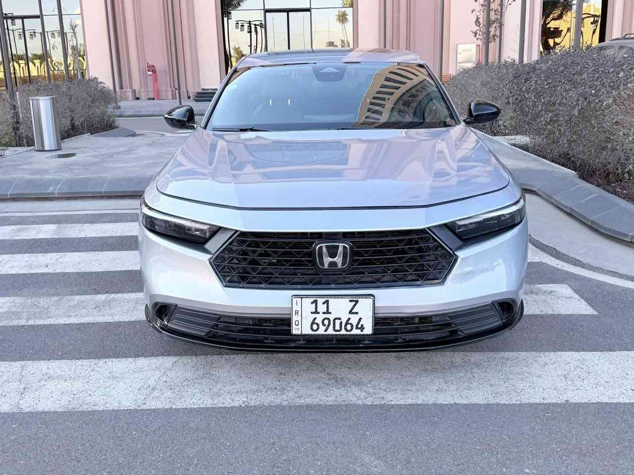 للبيع: هوندا أكورد هايبرد سبورت L — موديل 2023
ماشيه 20 الف مايل 
حادث موجود بل صور بنيد فقط 
بدون دواخل 
مكانه بغداد
السعر 190 
***********
