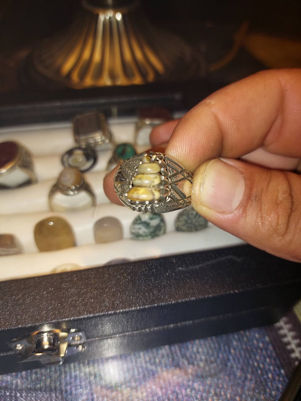 لوي نباعي ٣ لويات  صياغه بنبع سعره ٦٠٠ الف 

***********
