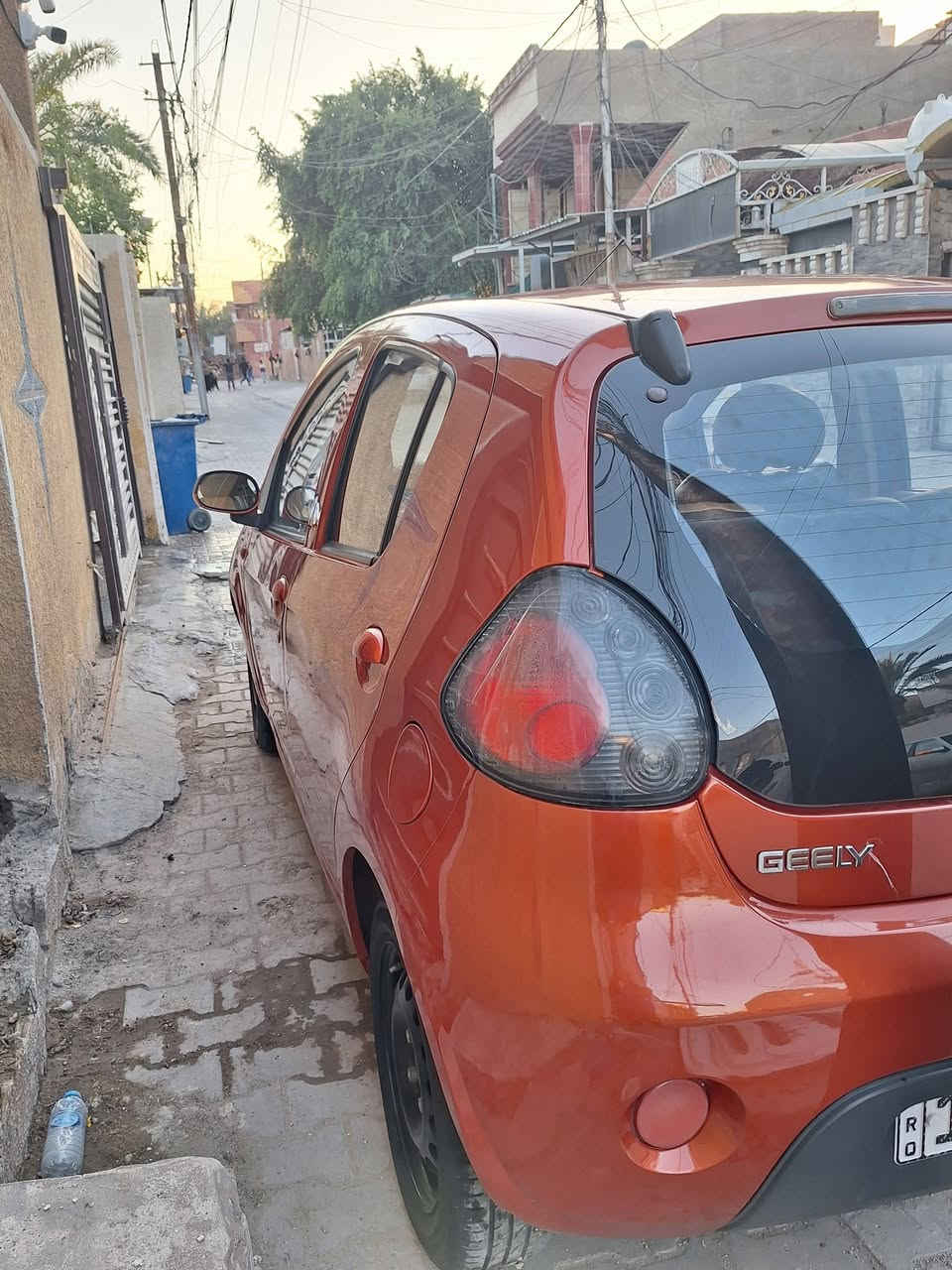 سلام عليكم جيلي باندة موديل ٢٠١٣ رقم يغداد باسمي كير اوتو محرك نضيف جداا تخم تاير دواخل حلوة صدر جديد سيارة عاة ايدي استعمال بيت مصبوغة عام اثر جراد والصور قبل لا تنصبغ موجودة بلنشر للبيع والمراوس  السعر ٤٨ وبيها مجال قليل مكاني بغداد زعفرانية للاتصال ***********
