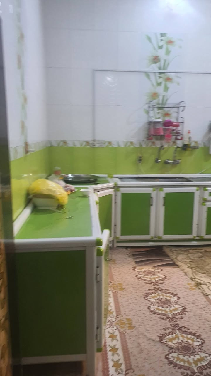 بيت للبيع حي العسكري مدارس قرب محطة الوقود  ٢٠٠م طابقين ركن حرف T  يتكون من بيتين كل بيت يحتوي على ٤ غرف نوم وصاله واستقبال ومطبخ حمامات كل بيت ٣ بناء حديث ٢٠١٨ درجه اولى   كذلك يحتوي على محل ماجر ١٥٠ كل شهر ايضا احد البيتين ماجر ٣٥٠   بيت مال جناي سند حر باسمي للاستفسار فقط الشراي يتصل على الرقم ***********
