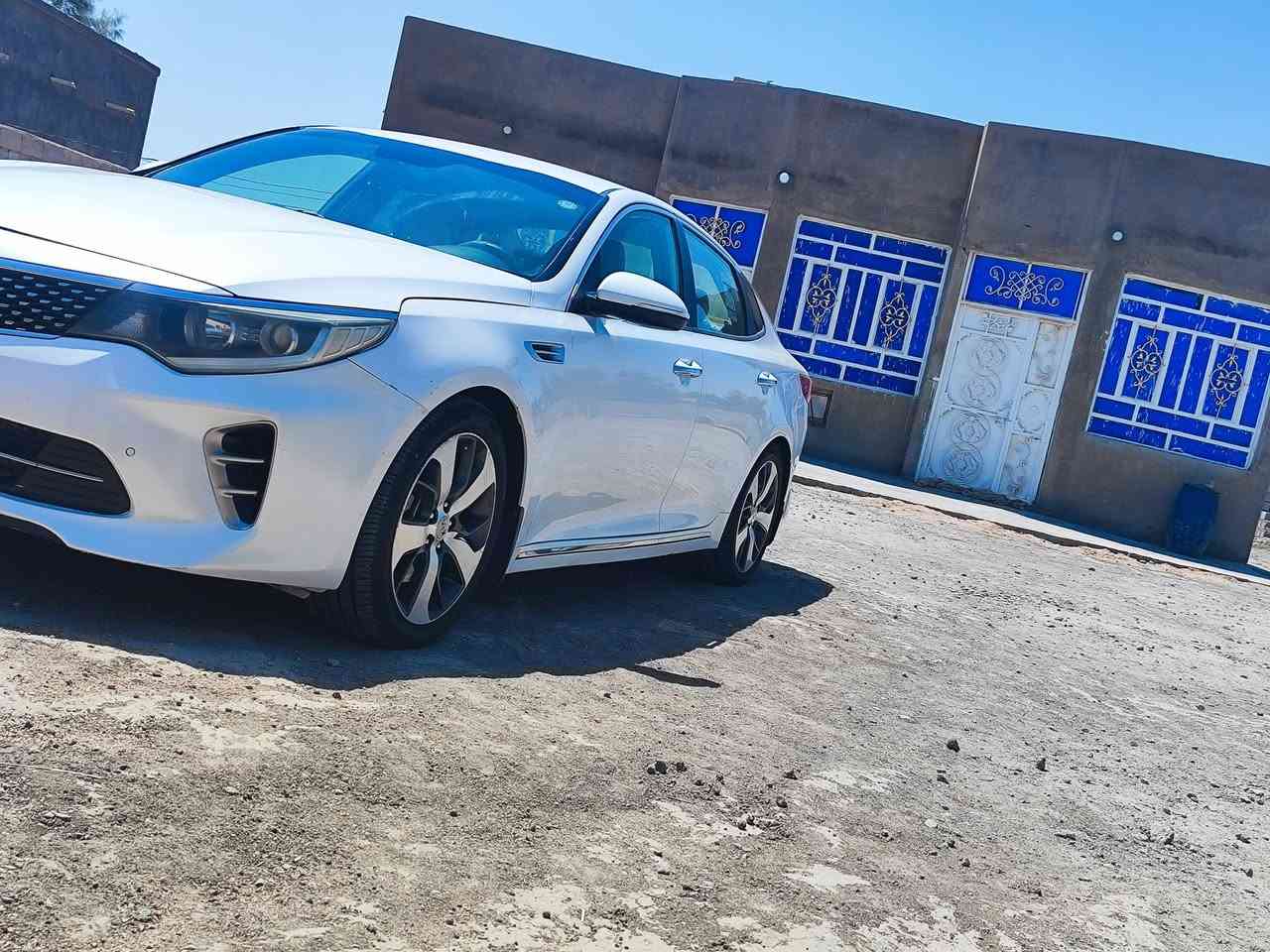 للبيع  كيا  اوبتيما  موديل2017 خليجي مكفول  
محرك 2400 دوش 
ماشيه 170 الف
رقم اربيل تحويل مباشر 
السياره جديده مو بس نظيفه
رصعات قليله  بس
المواصفات 
بصمه تشغيل  وبصمه ابواب ذكيه
صندوك ذكي يفتح بتقريب البصمه

حساسات امامي
حساسات خلفيه
كامره خلفيه 
مريي شفط
كشنات جلد
تحكم ستيرن كامل مع شفتات كير
كروس كونترول ومانع انزلاق و abs

صيانه حداديه كامله و وغرفه احتراق هواء وبنزين  ودسكات وتايرات جديده

مكاني بالمثنى/ الرميثه
السعر  ***********
