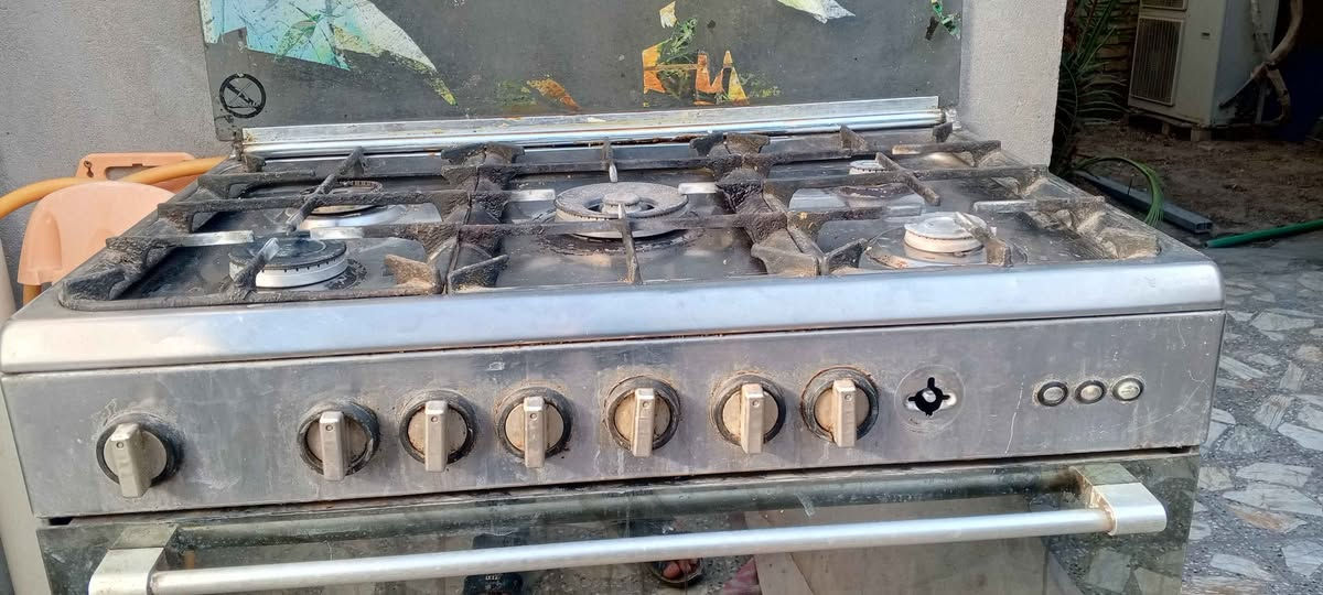 ‎طباخ مستعمل شغال والفرن بس النار الي فوق السلام شغالة النجف حي السلام ***********سعر 125مع المجال‎ النجف, العراق
