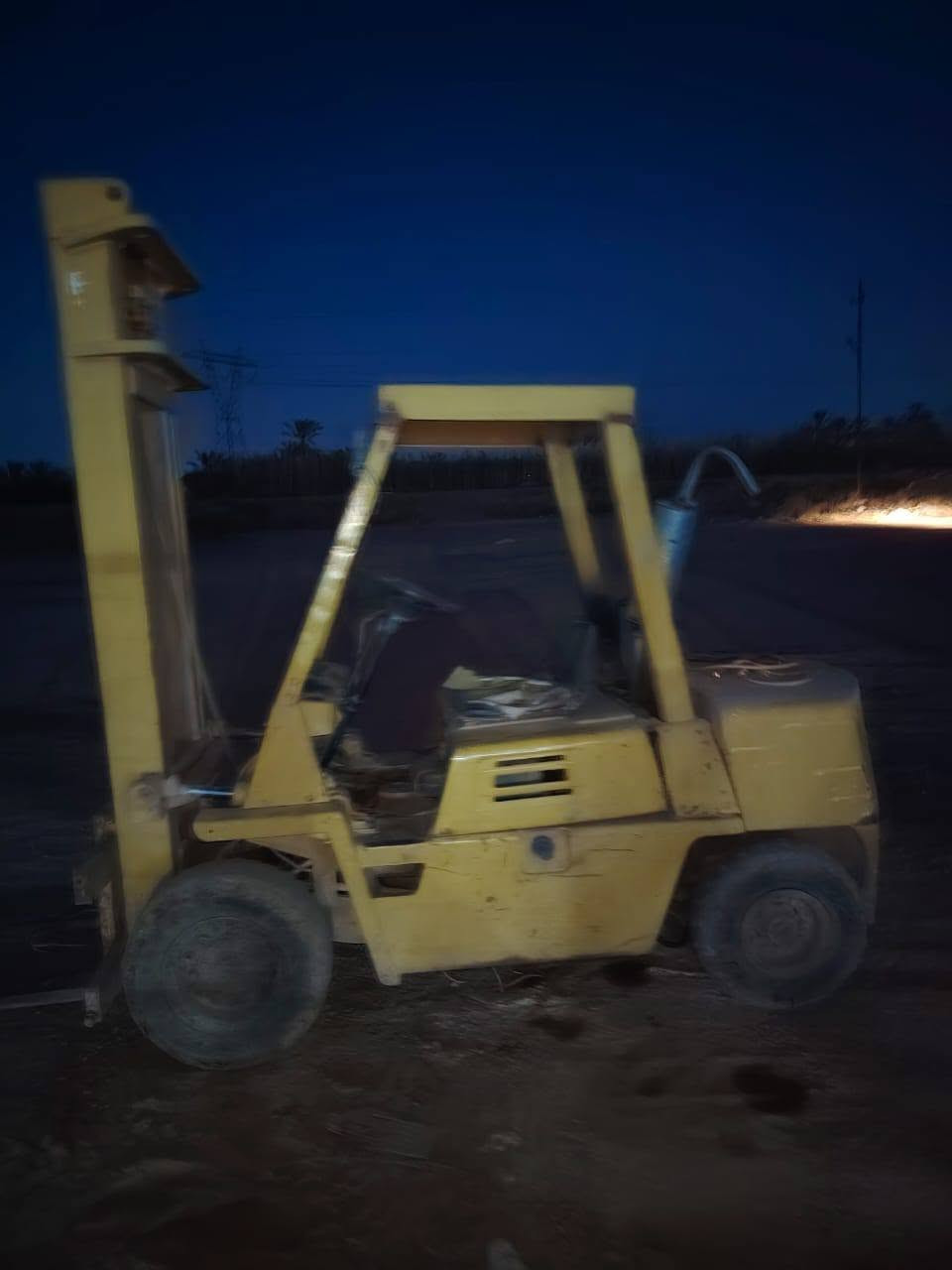 سلام عليكم ورحمه الله وبركاته رافعه شوكيه 3طن جاهزه تشغيل نگره سلف يعوزهه بس باتري بدون ارقام محرك جيد جدا گير جيد جدا رفع جيد لبريك يعوزه بس تنفيس /***********/***********/السعر 30 ورقه وبيهه مجال العنوان بغداد تاجي
