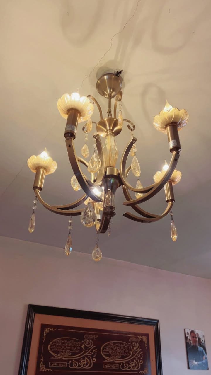 ثريات وتخم للبيع عنوان بغداد المنصور
*********** الاسم حسين
