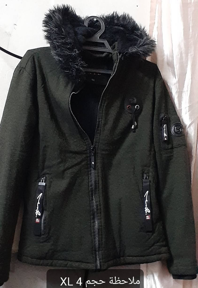 سلام عليكم ثلاث قمصلة للبيع شرط اول قمصلة عسكري حجم كبير سعر ٨٠ الف شرط صوف مثل جديد سعر مناسب. ثاني قمصلة اسود شرط مامستعمل حجم كبير سعر ٢٥ الف بي مجال .ثالث قمصلة لون أخضر حجم 4XL شرط صوف سعر ١٥ الف بي مجال تحياتي للجميع شراي يتصل رقم ***********  عنوان طوز .
