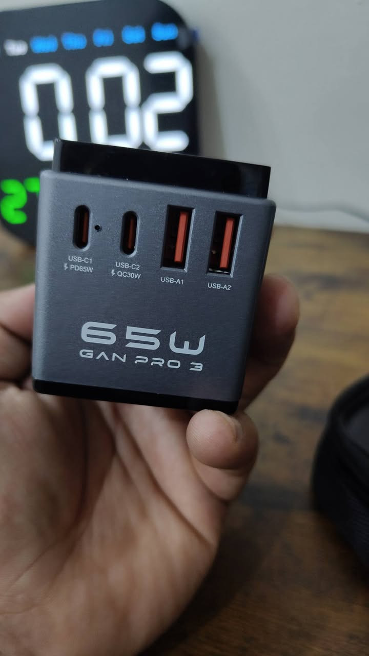 #محول_السفر_العالمي Heymix Tech #بقوة65w وتقنية GaN.التوافق العالمي: يعمل في أكثر من 200 دولة،
⭕الملحقات 
كيبل 2 متر اصلي 
حقيبة كما موضح بالصورة
 بما في ذلك الولايات المتحدة والمملكة المتحدة والاتحاد الأوروبي وأستراليا.منافذ متعددة: يحتوي على 2منفذ USB-C و2منفذ USB-A، مما يسمح بشحن عدة أجهزة في وقت واحد
#السعر45


**إذا كنت صاحب هذا الإعلان وتريد حذفه لأي سبب، رجاءا أرسل رسالة إلى الدعم الفني**
