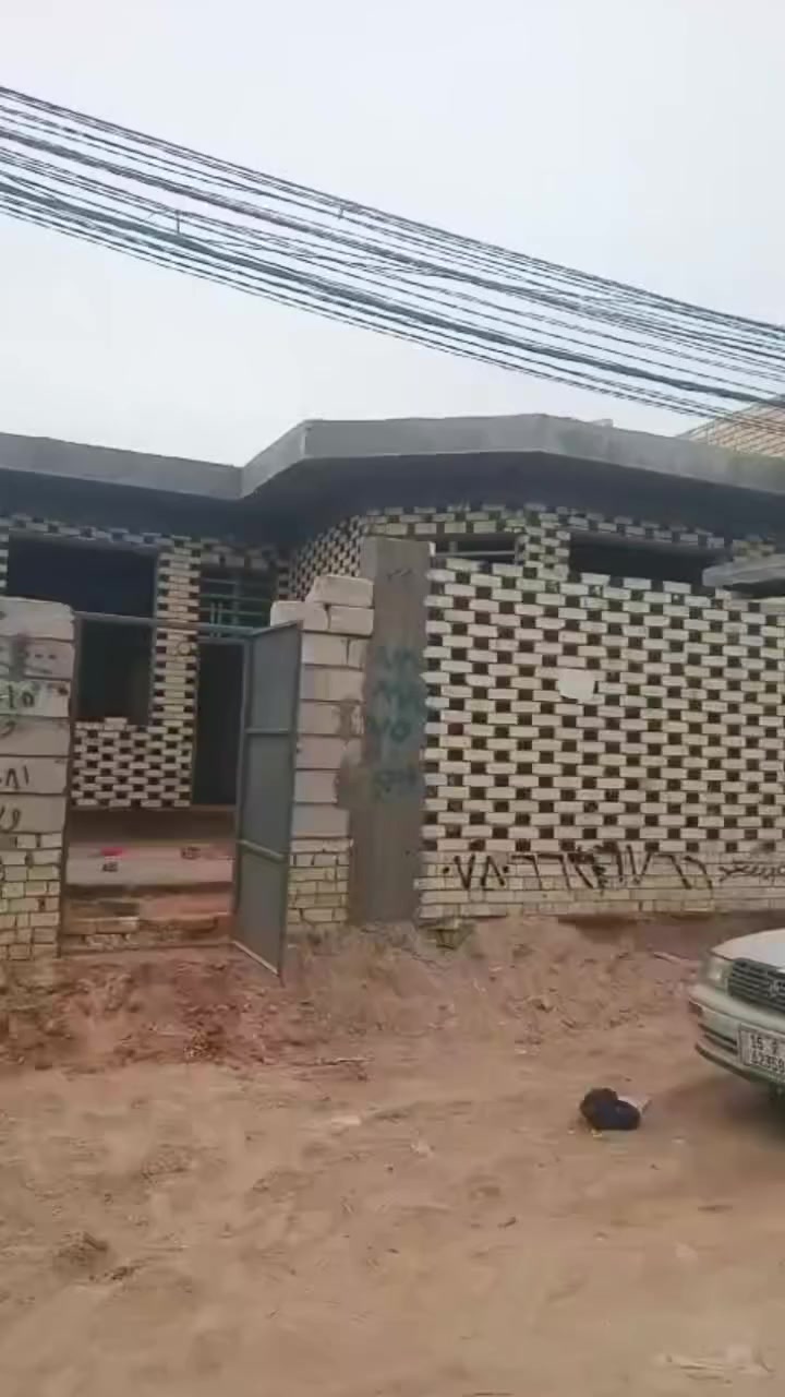 هيكل للبيع مساحه 200متر..الهيكل بناء جناي.اساس.كونكريت.بناء طابوق نهروان السقف كونكريت بس تأسيس ماء وكهرباء الهيكل بناء درجه اولى يحتوي على غرفتين نوم وصاله واستقبال ومطبخ وتخاريج داخليه وخارجيه وكراج سياره.وحده من الغرف حمامه سويت.الهيكل جاهز للتشطيب.العنوان.كوفه.شارع المعمل مقابل مدرسة الشهيد علي الرماحي.بفرع مخبز.الشاكرين.يبعد.عن الشارع العام 100متر..  عرض الشارع 11 متر..منطقه تبليط كامله الخدمات.السعر 60مليون مع المجال البسيط جنس العقا ر..طابو زراعي سند 25 للاستفسار.مراسلة.الصفحه او اتصل واتساب
***********
