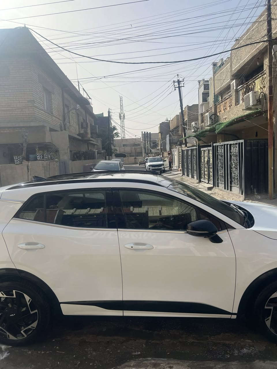 السلام عليكم للبيع
كيا سبورتج موديل2024gtlineفول 

السعر 238بيها مجال

مكفوله كفاله كير محرك بس جهة الصدر الباب بي ضربه مثل مموضح ب الصوره سونار 

ماشية17500كم فقط السيارة جديدة 

فول مواصفات 1/1

كشنات تدفئة تبريد

ستيرن تدفئة

سعة المحرك 2.0L

مرتبط بناقل حركة أوت إف و 6 نمر

حساسات أمامي

حساسات خلفية

لايت زينون + LED

كشافات 

بك لايت LED

حجم الاطار 235/50R19

ويل كب 

4 دسك

اريل نفكيتر 

مفتاح التشغيل بصمة

تشغيل عن بعد 

فتح الصندوق كهرباء 

دشبول شاشة 

شاشة Apple Car play

كاميرا دوارة 

حركة المقاعد الأمامية كهرباء 

مثبت السرعة Cruise

المودات والأوامر الصوتية

أوضاع القيادة  Drive Mode

فحص أنظمة السيارة 

حساسات ضغط اطارات 

مقود جلد حياكة 

شفتات مقود

قطعتين تبريد

هاند بريك كهرباء 

ا Auto Hold   أوتو هولد

نظام مانع الانزلاق

نظام نزول المنحدرات 

اشارة في المرايا الجانبية

مخرج منفذ الطاقة

ا  Bluetooth 

شاحن هاتف Wireless 

مكاني بغداد بغداد الجديده 

***********
