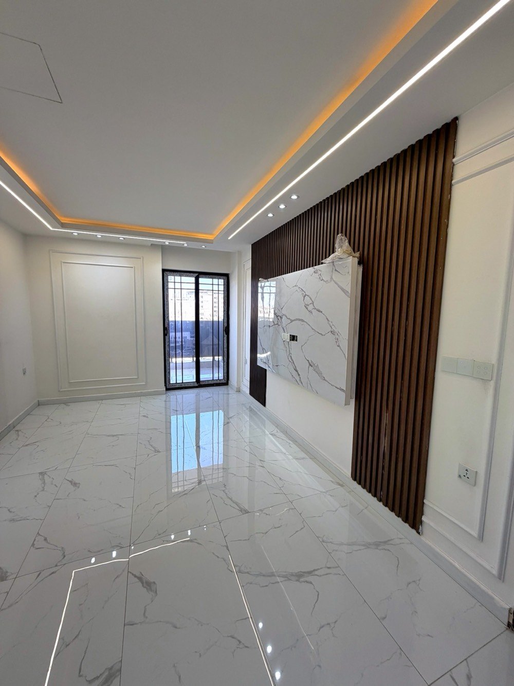 شقة حديثة للايجار في ابو نؤاس مطله على نهر دجلة الفرع بين شارع الكرادة داخل وابو نؤاس يوجد فيها :

غرفتين وصالة
حمامين
120 متر
الطابق الرابع
البناية حديثة جدا
كراج
حارس
بناية نظيفة وامنة
جرس مع بوابة الكترونية
باب تفتح بالبصمة
بلكونة واطلاله على نهر دجلة
زجاج مزدوج 
مصعد
سعر مليون ونص 
للتواصل ***********
