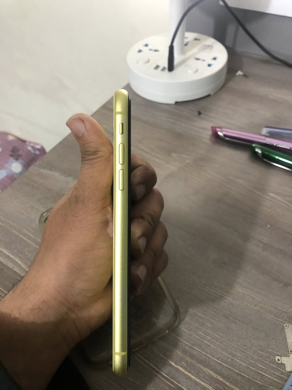 ١١عادي جهاز نضيف
ذاكره 128 (دبل شريحه)
فقط مستبدل بطاريه اصليه 
عنوان الأمين الثانيه 
***********
فقط واتساب
