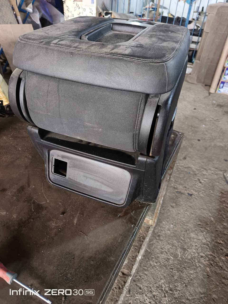 السلام عليكم فرس كشن الثامن جمسي موديل ٢٣للبيع السعر ٥٠٠الف وبي مجال للتواصل ***********
