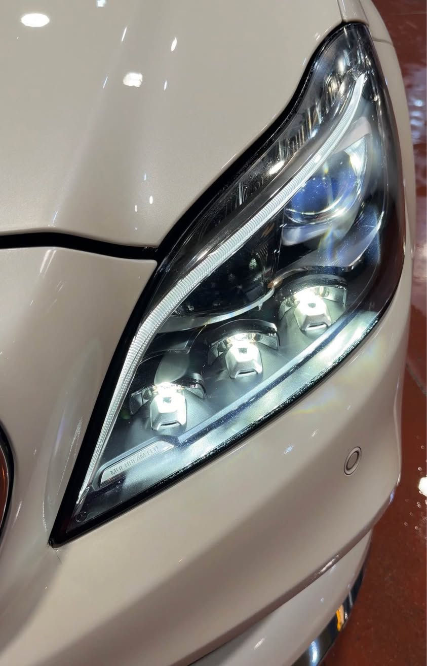 V6 3.0 biturbo 
خەلیجی صفری ئێرەیە BCM تەنها ٤٥ میل 🔥
رۆیشتووە 

فوولە قەپات مواسەفات 

سەقف رۆلس رۆیس alcantara دانراوە بۆی
Carbon fiber diffuser 
AMG wheels
AMG گزۆز

*********** أربيل, العراق
