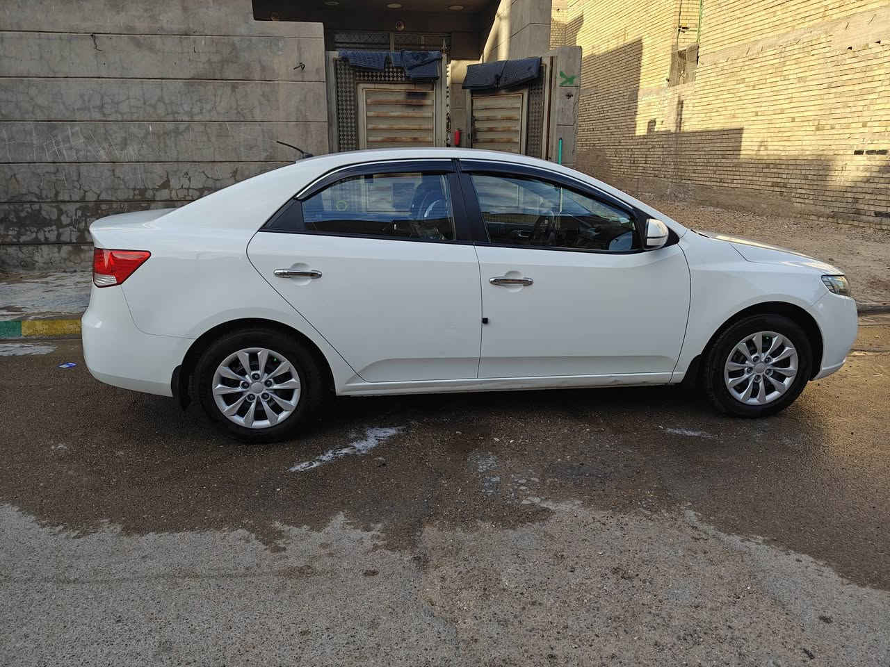 السلام عليكم سيراتو خليجي موديل 13 مكفوله من الظربه والصبغ والتبديل شفتات بل استرين مري كهرباء شفط شاشه أو كامره أو مسجله الابلادي موجود بعده جديد والسونار جديد سويته يم المندلاوي قبل كم يوم مرفق بلمنشور بيه شخطه اباب خلف الصدر أو رصعه بل بنيد أو كارت كد اصبعين بلدعاميه الخلفيه والچاملغ الخلفي مكينه 1600 گير محرك صدر امامي خلفي كله جديد تخم تاير جديد دوشمه كامله ماشيه 158 الف كيلو رقم واسط مشروع وطني الانگليزي الجديد ابأسمي شخصيا سنويه لل 30 سياره كلش جديده مال جناي كل تفاصيل السياره حچيته السعر 120 أو بيه مجال بسيط مكاني بغداد الاتصال ***********
