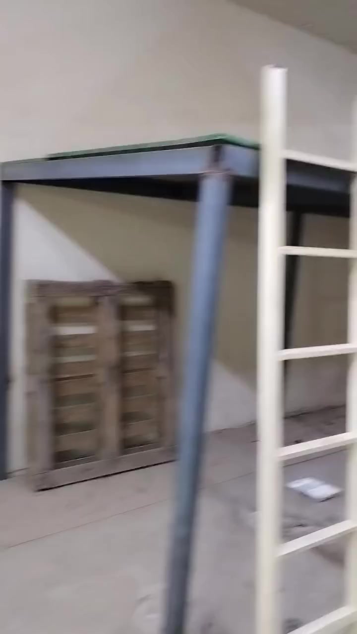 ميز حديد مع البلايود التفاصيل في الفديو الشراي مراسلتي ع الخاص ***********
