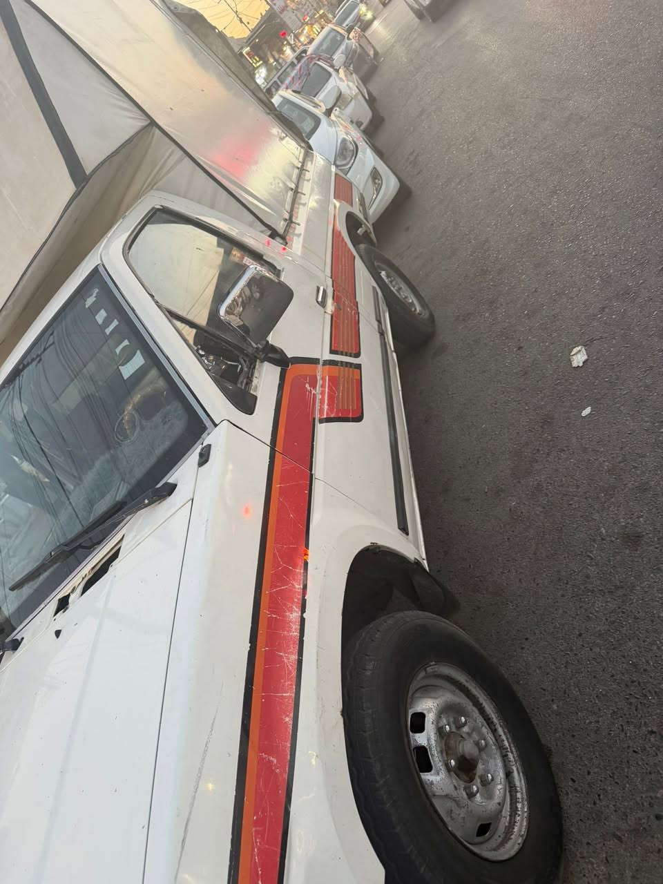 للبيع بيكم تك محرك جديد شرط لانفخ  ولا صرف سياره نضيفه كدام العين اللون ابيض بيه جادرجديد /محجل تايرات مبدله جديده  وايرمنيه كلها شرط شغاله شرطط دواخل نضيفه تدفىه تبريد  ماناقصها اي شي شرط ترايك للبصره شرط السعر٥٥وبيها مجال للطيبن لاستفسار اكثر الاتصال عل الرقم ***********العنوان موصل الجانب الايمن حي ١٧تموز ماسوي وكاله شرط التحويل
