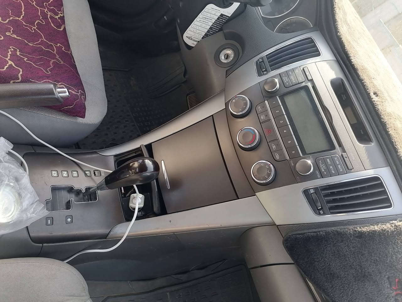 السلام عليكم من رخصت الادمن للبيع سياره سوناتا ٢٠١٠ سليمانيه بيه قطعه وشبرين صبغ وارد محرك ٢٤٠٠ دوش مكفول محرك كير وتبريد تايرات جديد وباتري جديد غرفتها نظيفه حيل تحويل بدون وكاله صدر خلفي جديد والامامي جديد لون نفطي مكان كركوك رقم الجوال *********** سعر ١٢٧ مجال
