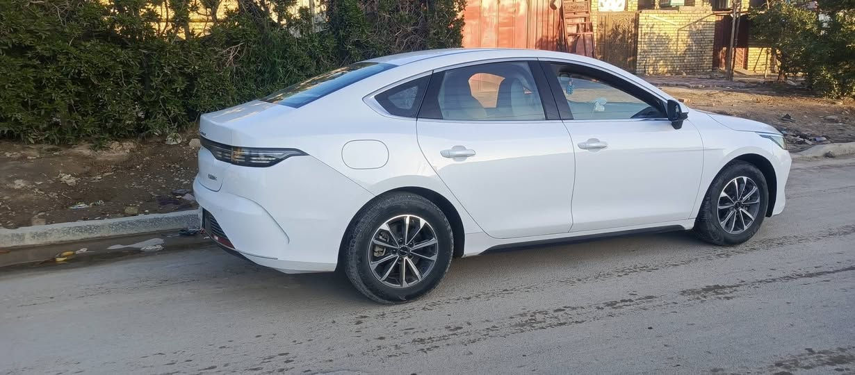 السلام عليكم بي واي دي دستريل 25 ابيض بيها باب بارد وطخه من جام اللغه الامامي بارد ماشيه 17,000 قابله للزياده الشعب حي البساتين 0770 53 1 6 5 0 5 السعر 18 مليون وبيها مجال *********** بغداد, العراق
