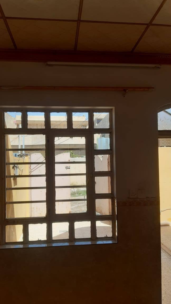 الإيجار في حي الإنتصار مساحة 100متر طابق واحد 

شارع 30 

غرفة واستقبال وهول وصحيات ومطبخ وكراج 

((مكتب الاصدقاء))

((عنوان المكتب سايدين الأركان قرب روضة الأماني))

*********** متوفر واتساب 

***********
