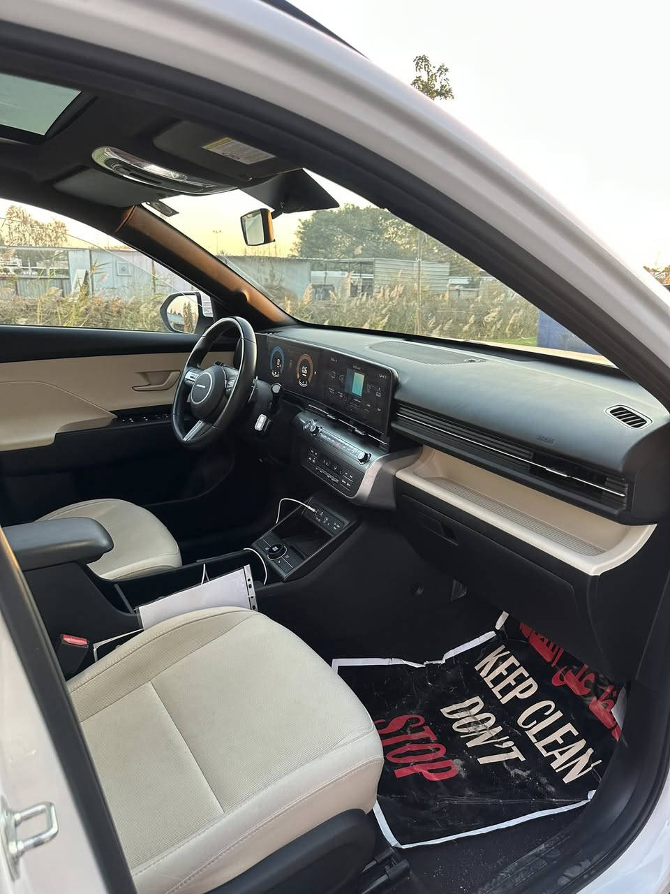 السلام عليكم. كونا خليجي . موديل ٢٠٢٤
ماشيه ٩ الف . فول مواصفات. رقم بغداد بسمي . 

كفاله من صبغ بارد سياره بيه طخه بل باب صغير 

ما أسويه عافيه. السعر ١٩٧ ورقه وبيها مجال. رقم تلفون 

***********
