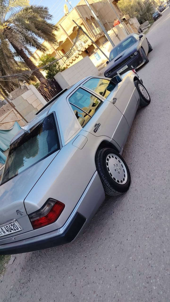 اللهم صل على محمد وآل محمد
مارسدس 1993. مكفوله كص نقل ضربه صبغ جماليه فقط. قواعد تبل بلاد شركه لا طاكه ولا مخيسات
رقم بغداد نكليزي. سنويه( ٣٢)
كير محرك ثنين ونص ديلكو قبق اسود كفاله
تبريد تدفئه حداديه 100/100تخم تاير جديد
كشنات جلد  تحكم كهربائي فتحه سلايت طكتين مع سحب اريل كهربائي تحكم مرئي سنتر لوك
لايت زنون عالي ناصي جام اربعه كهربائي مبيها كلوب طافي
سياره جاهزه مال جناي.. السعر المطلوب( ٦٥)
المكان ناصريه قلعه سكر غير متواجد على النت الاتصال على الرقم ***********
