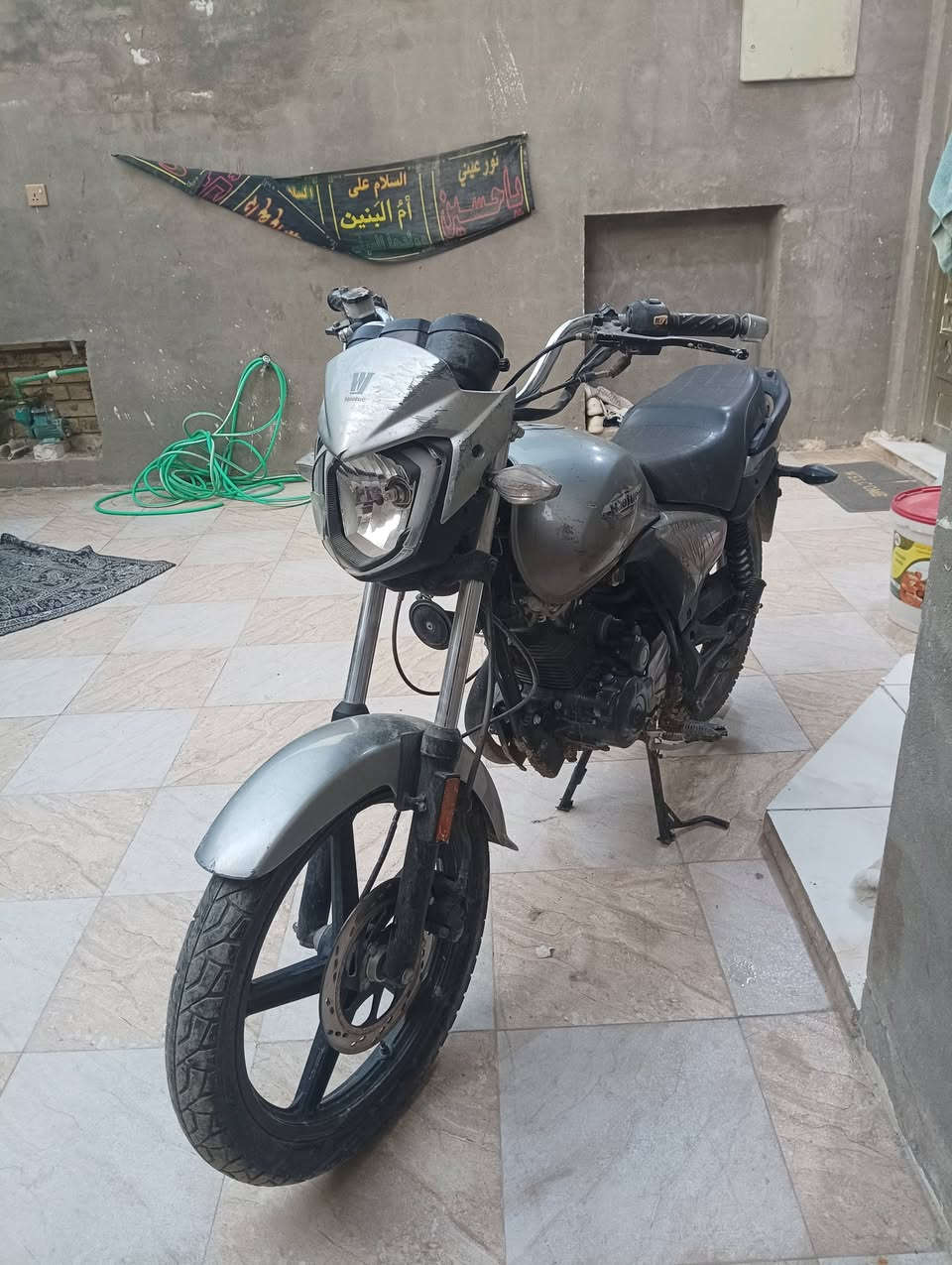 السلام عليكم دراجة هوجي عملاقة واحد على واحد اوراق اصولية بأسمي اقسم بالله ما داخلة تصليح توجد اضرار جدآ بسيطة  سعرهة مليون وبيهة مجال بسيط
***********
