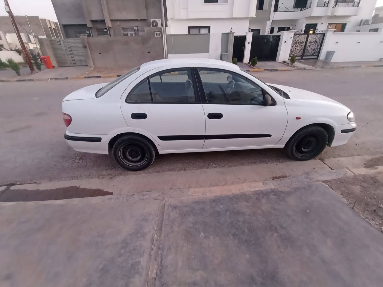 السلام عليكم نيسان سني ياباني موديل 2001بلادي بدون تحوير كير اوتماتيك كير محرك تخم تاير محرك 1600قبق اسود قبل 5تيام بدلتا مال كصه مصبوغة حزام بدون دواخل لجماليه فقط رقم بغداد انكليزي تحويل مباشر تبريد تدفا كلا شغال عل فحص السعر75 وبيها مجال الاستفسار ‏‪***********‬‏
