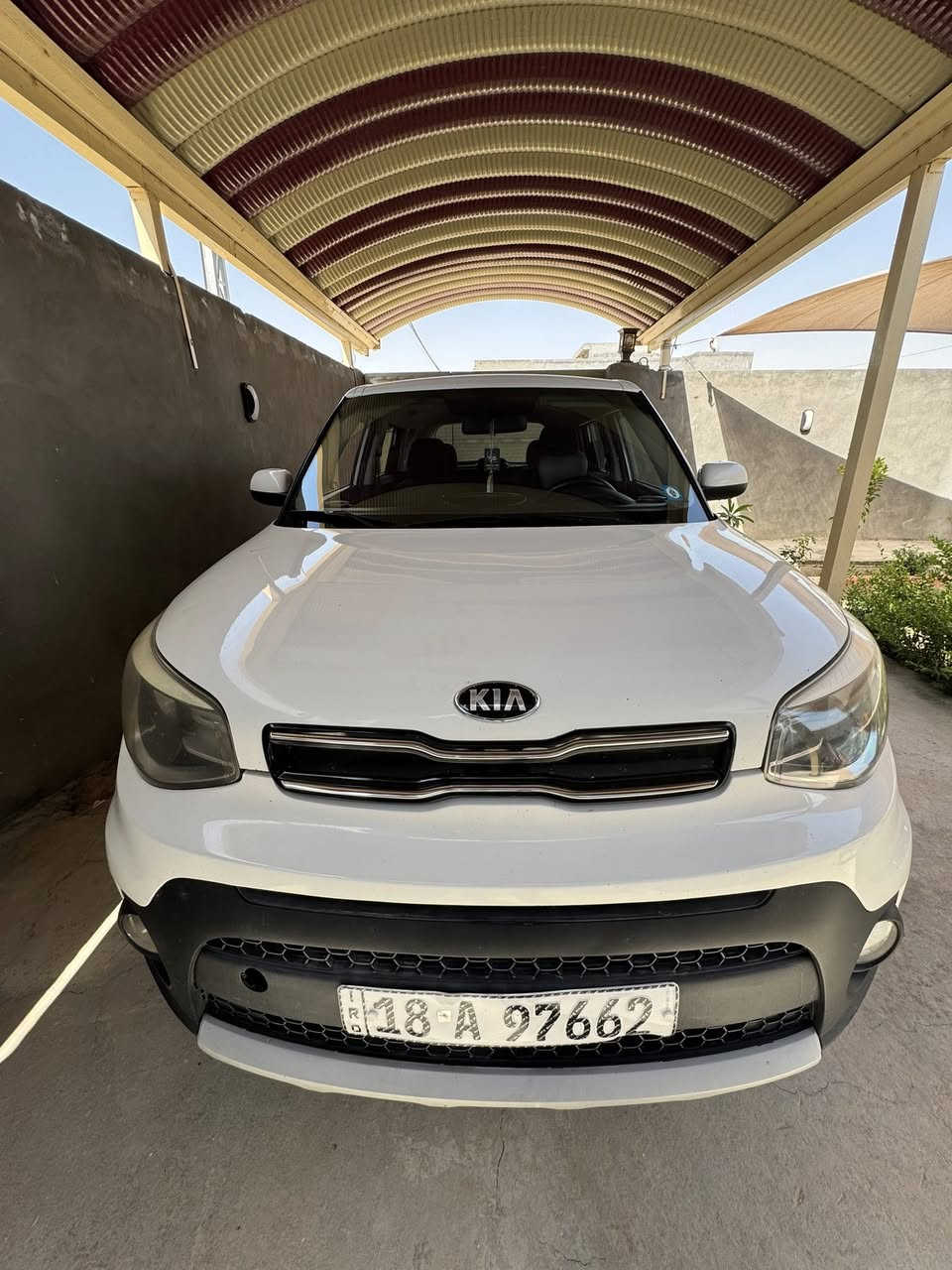 للبيع: كيا صول 2019 (Kia Soul) - مواصفات أمريكية بحالة ممتازة 🚗 تصليح درجة أولى وجاهزة للاستخدام فوراً ،ماكو اي نقص تفيد الجناي فول حدادية ،تخم تاير 

 المحرك :2000/gdi  غير مفتوح بلادي  
 اللون : ابيض 
 اللون الداخلي: [ مخمل اسود ]دواخل نظيفة جداً جداً

✨ المواصفات والأنظمة الأمريكية المميزة:
 شاشة ديسبريت ذكية تدعم Apple و Android Auto 

 تحكم ستيرن متكامل (حاكية، بلوتوث، تحكم بالمسجل).
 مثبت سرعة (كروز كنترول).

 أنظمة أمان متطورة (نظام مانع الانزلاق ،Abs وتثبيت حركة السيارة في المنحدرات) السياره ويل كب مع سبايدر شركة 
 تبريد وتدفئة ممتازة (شرط الثلج).

🛠️ تفاصيل الحادث والضرر 
 مكان الحادث: [في أمريكا: جاملغ أمامي وبنيد تبديل  وشبر من الباب (الباب مرشوشه )بدون أي تأثير على الشاصي أو اللغد. حادث العراق باب الجنطه بارد ورش 
قماره شواصي باقي الامور كفاله 
 الإيرباغات: سليمة بالكامل  
سونارها جوه بالصور 
 المحرك، الكير، التبريد، والتحويل بشرط الفحص (شغل واطلع).السيارة ب اسمي ورقم انكليزي بابل 

💵 السعر المطلوب  ١٢٧ ورقة  ]وقابل للتفاوض البسيط 
📞 للتواصل والاستفسار:
 رقم الهاتف:  ***********  واتساب او اتصال بالخدمة 

 مكان التواجد بابل /كفل
