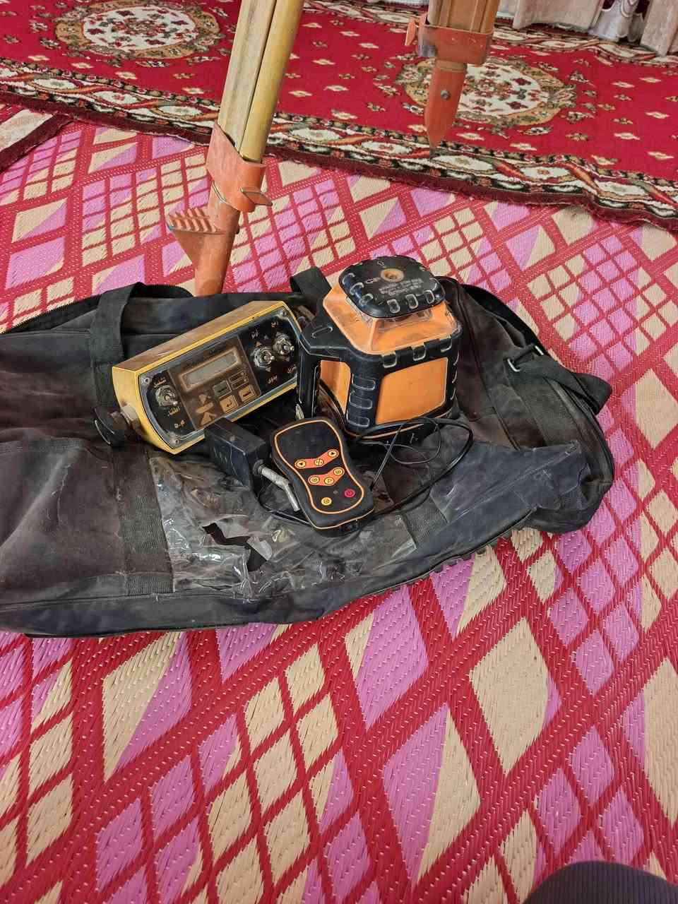 للبيع معدلان ليزر جهاز باكستاني مترتين ونص شرط على شغل ***********
