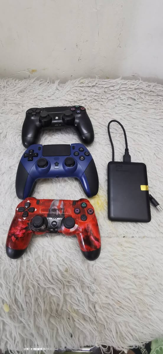 السلام عليكم بلي 4 فات مهكر نضام ١٢
للبيع مع جوستكات ٣ ويوبي اس وهارد خارجي

+كارتونه الجهاز موجودة وياه 

يحتوي على عديد من الالعاب القوية 

مكاني بغداد مدينة الصدر 

٢٦٠ وبية مجال
***********
