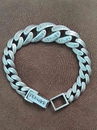 سوارات • ايطالي • تايلندي