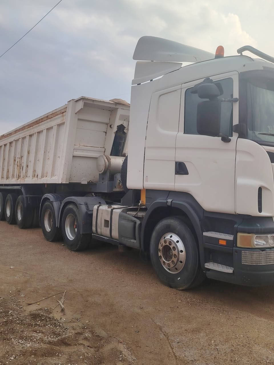 سلام عليكم سكانيه للبيع الفين وسبعه
عربانه دار قصاب
مكينه جديده الفين وربعطعش تخم تاير راس وعربانه***********
