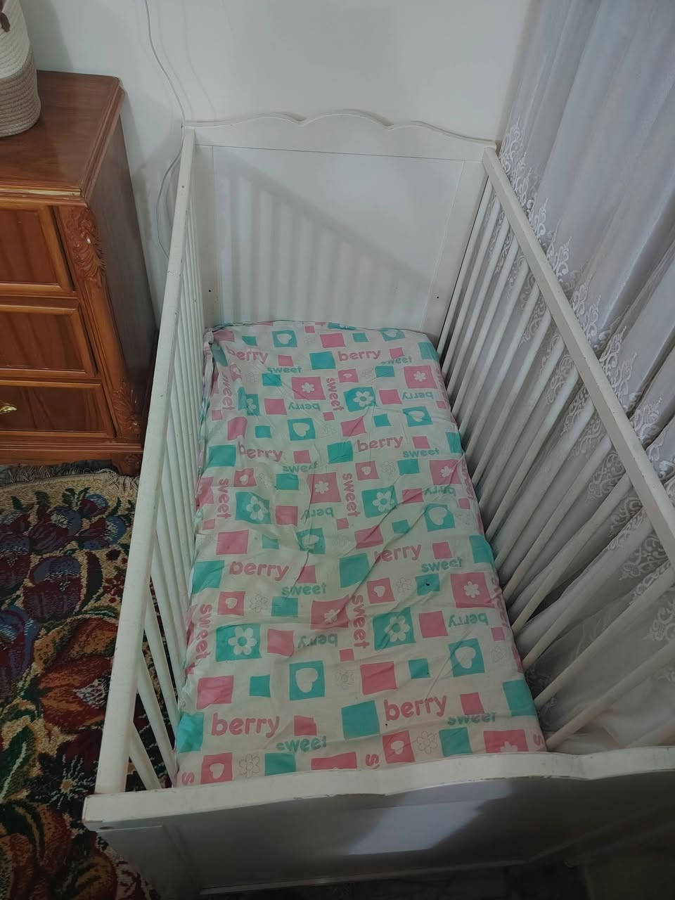 السلام عليكم
سرير طفل بحالة جيدة لايوجد عيوب من عمر يوم لغايه ٤ سنوات 
السرير ارتفاعين
مع مندر 
السعر ٧٥الف 
مكاني الكاظمية..


**إذا كنت صاحب هذا الإعلان وتريد حذفه لأي سبب، رجاءا أرسل رسالة إلى الدعم الفني**