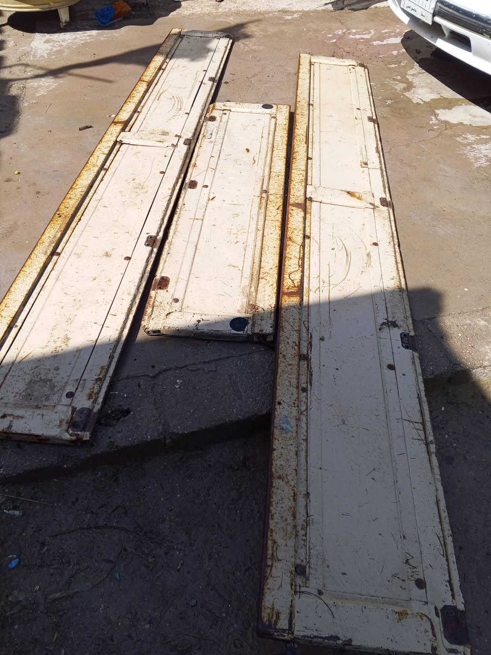 باب كية راس الثور ياباني  ثلاثة قطع مغلف من داخل خشب، نظيف جداً  بدون خياس الاستفسار ***********--بي وات ساب 
السعر، 180بي مجال
