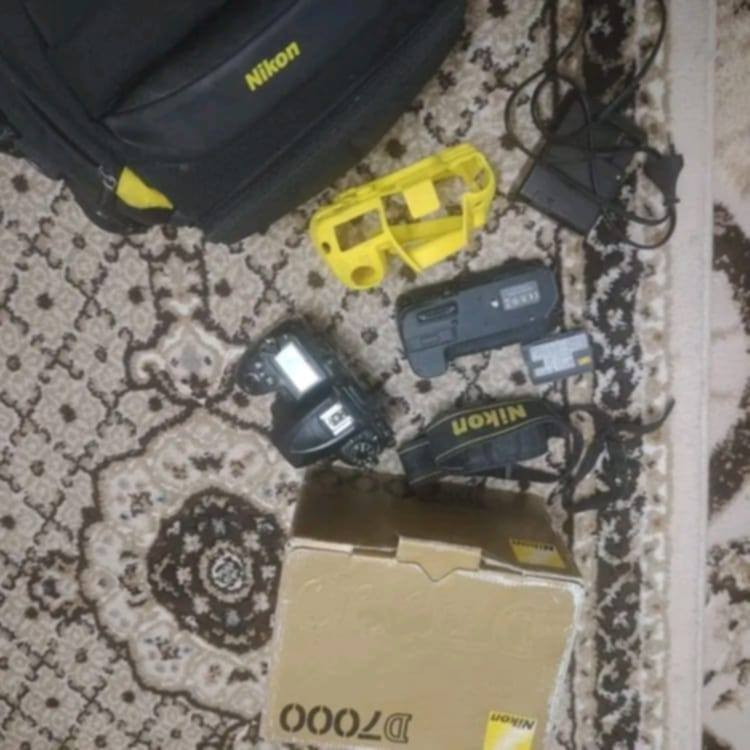 كامره نيكون 7000D (نضافة 99%) فول مع كامل ملحقات #للبيع 
استعمال شخصي  
ملحقاتها كامله:
- بدي
- وعدستها الاصليه 18 - 105
- بطاريه 1
- شاحنه
- حزام كتف
- جنطه
- جيلاتين لون اصفر 
- كرب 
- رام 16_32 كيكه
- كارتون الكامره مع كتلوك كامل  

ويوجد توصيل لجميع المحافضات العراق


**إذا كنت صاحب هذا الإعلان وتريد حذفه لأي سبب، رجاءا أرسل رسالة إلى الدعم الفني**