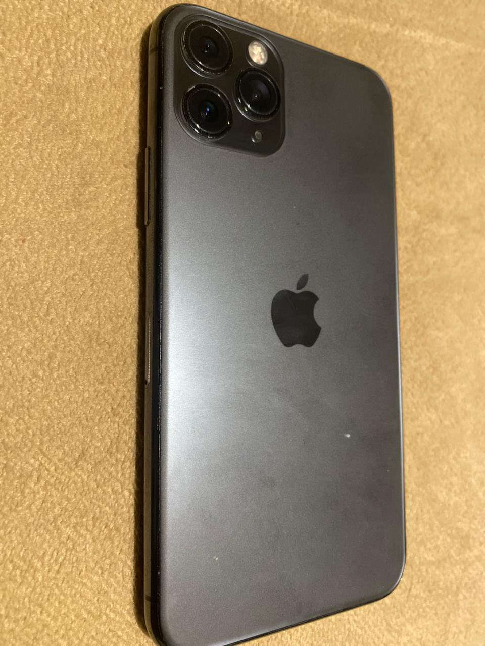 ١١ برو
 ذاكرة ٢٥٦ 
بطارية ١٠٠
وشاشة مبدلات اصليات ع الضمان 
فيس ايدي شغال
وشحنه حلو
السعر ٢٥٠ وبي مجال 
بيع او مراوس 
مكاني بغداد الحرية متوفر خاص


**إذا كنت صاحب هذا الإعلان وتريد حذفه لأي سبب، رجاءا أرسل رسالة إلى الدعم الفني**