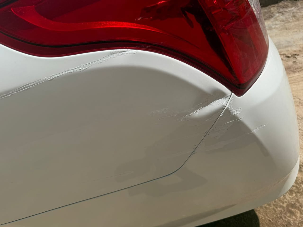 سلام عليكم                             نيسان صني هندي بليتة زكة 2024 سيارة بيهة شخوط موضح بل صورة وبيهة طختين خفيفات علا وضعهن سيارة حلوة ماشية 50الف العنوان بصرة شط العرب السعر 122 بيهة مجال قليل الرقم ***********
